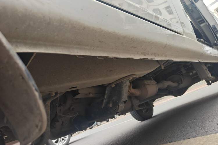 Used Wuling Zhiguang 2013 1.0L Practical Version Chassis Front Left