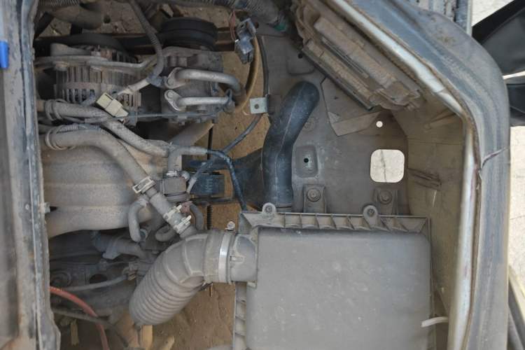 Used Wuling Zhiguang 2013 1.0L Practical Version Engine Bay