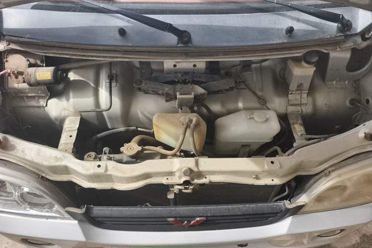 Used Wuling Zhiguang 2013 1.0L Practical Version Engine Bay
