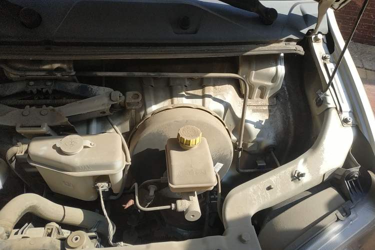 Used Wuling Zhiguang 2013 1.0L Practical Version Engine Bay Left