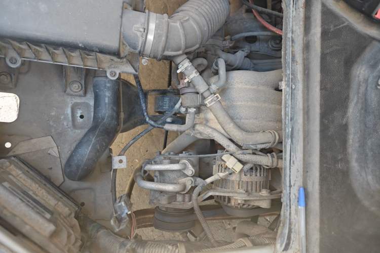 Used Wuling Zhiguang 2013 1.0L Practical Version Engine Bay Left