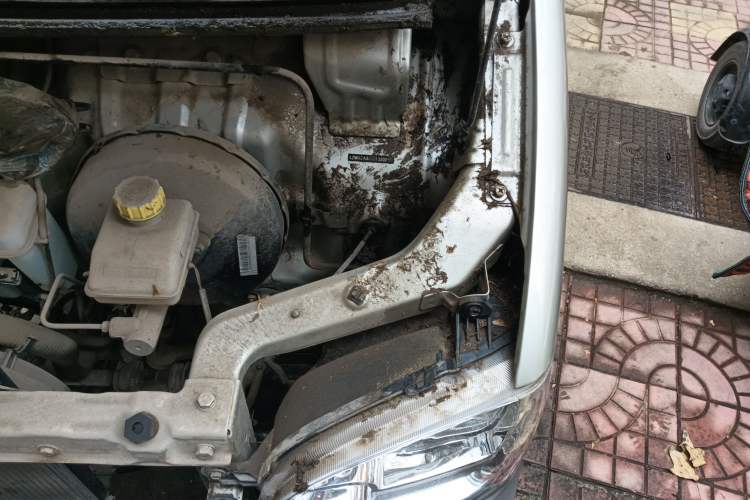 Used Wuling Zhiguang 2013 1.0L Practical Version Engine Bay Left