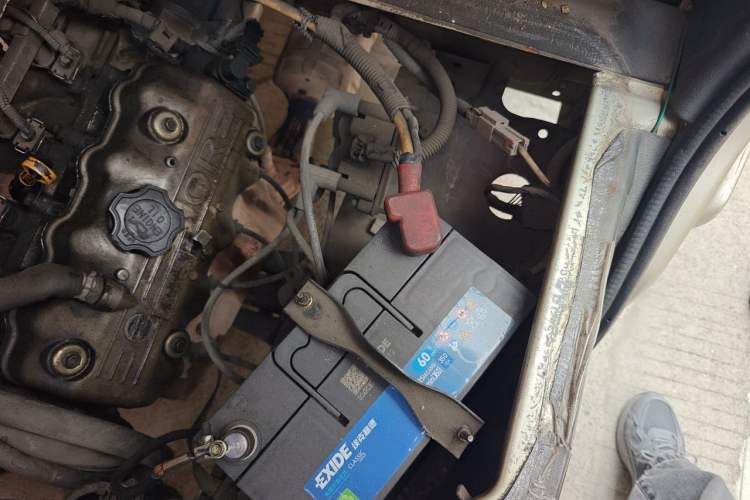 Used Wuling Zhiguang 2013 1.0L Practical Version Engine Bay Left