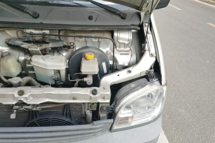 Used Wuling Zhiguang 2013 1.0L Practical Version Engine Bay Left