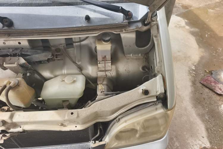 Used Wuling Zhiguang 2013 1.0L Practical Version Engine Bay Left