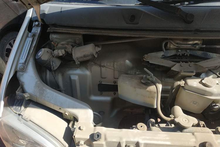 Used Wuling Zhiguang 2013 1.0L Practical Version Engine Bay Right