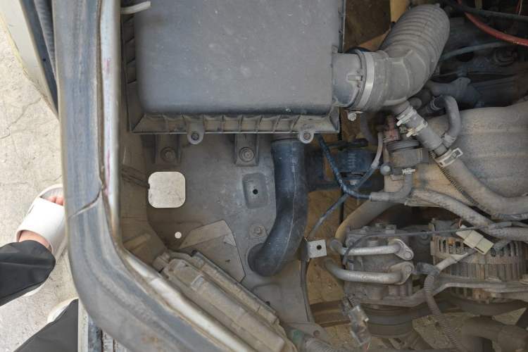 Used Wuling Zhiguang 2013 1.0L Practical Version Engine Bay Right