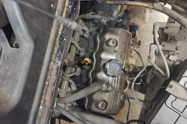 Used Wuling Zhiguang 2013 1.0L Practical Version Engine Bay Right