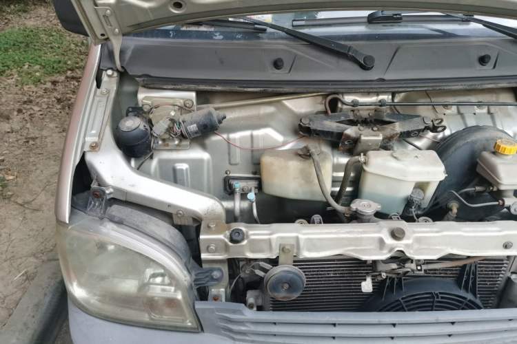Used Wuling Zhiguang 2013 1.0L Practical Version Engine Bay Right