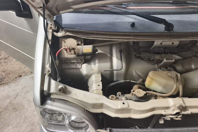 Used Wuling Zhiguang 2013 1.0L Practical Version Engine Bay Right