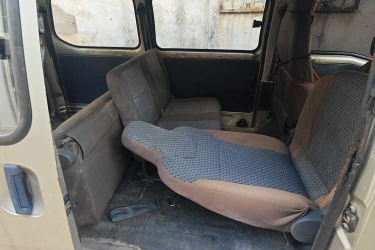 Used Wuling Zhiguang 2013 1.0L Practical Version Left Rear Seat