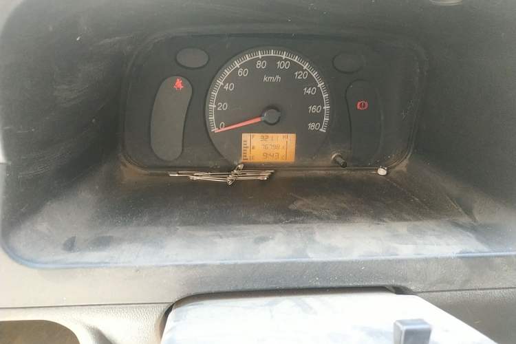 Used Wuling Zhiguang 2013 1.0L Practical Version Odometer Close Up
