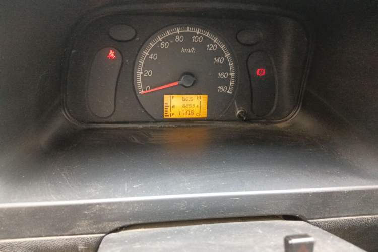 Used Wuling Zhiguang 2013 1.0L Practical Version Odometer Close Up