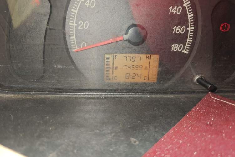 Used Wuling Zhiguang 2013 1.0L Practical Version Odometer Close Up