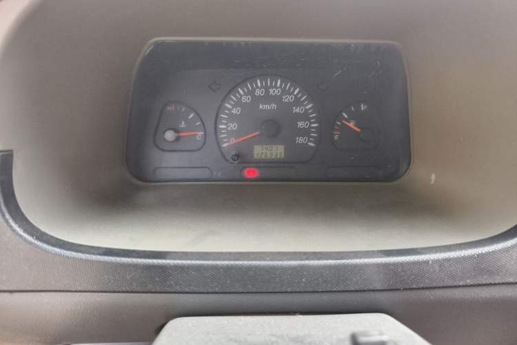 Used Wuling Zhiguang 2013 1.0L Practical Version Odometer Close Up