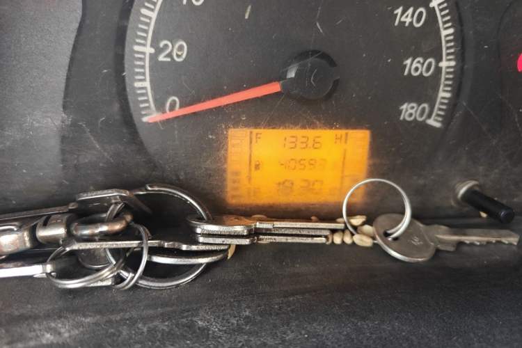 Used Wuling Zhiguang 2013 1.0L Practical Version Odometer Close Up
