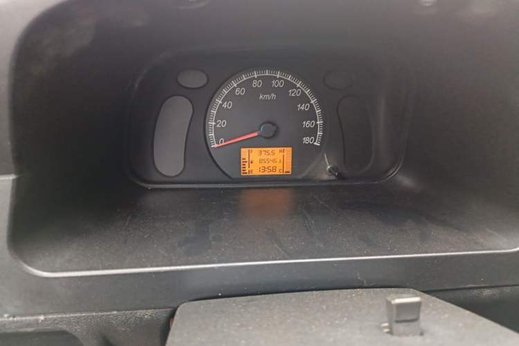 Used Wuling Zhiguang 2013 1.0L Practical Version Odometer Close Up