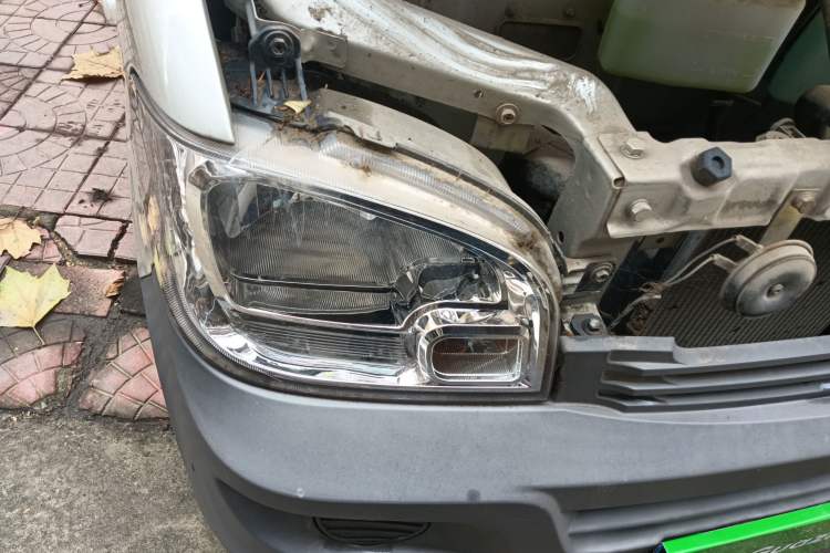 Used Wuling Zhiguang 2013 1.0L Practical Version Right Front Headlight