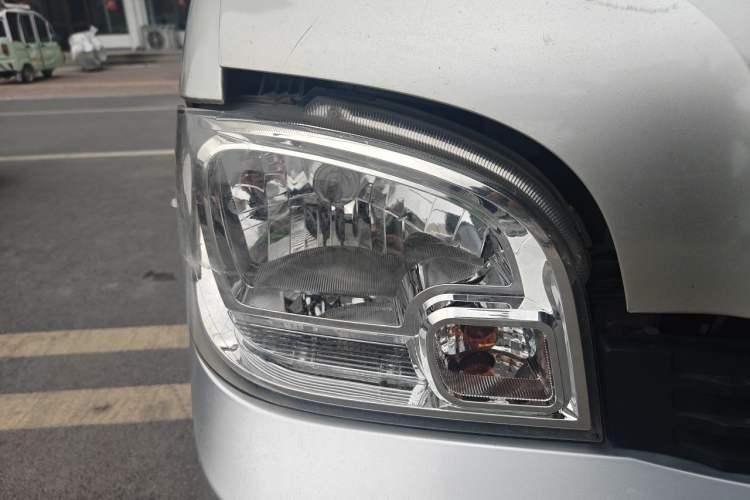 Used Wuling Zhiguang 2013 1.0L Practical Version Right Front Headlight