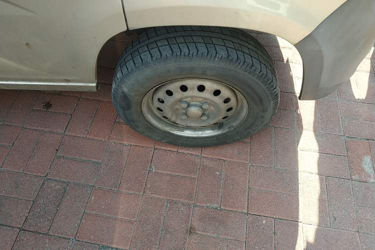 Used Wuling Zhiguang 2013 1.0L Practical Version Right Front Wheel Hub