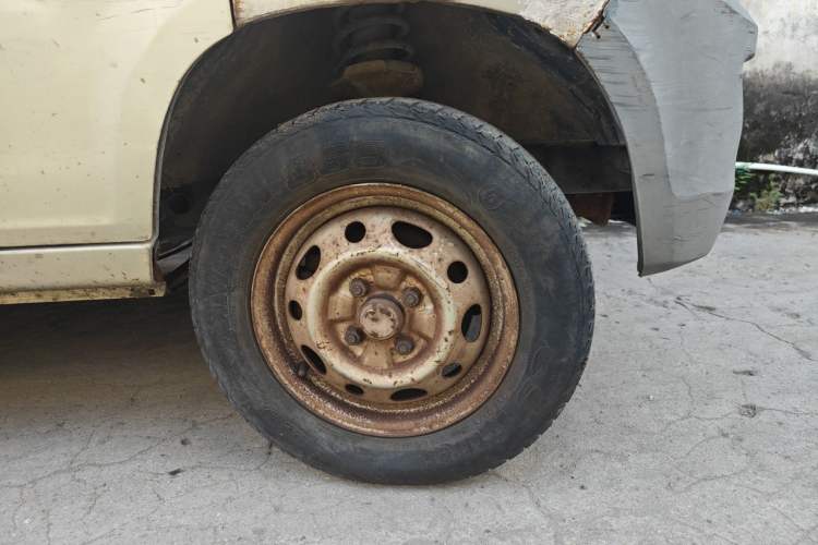 Used Wuling Zhiguang 2013 1.0L Practical Version Right Front Wheel Hub