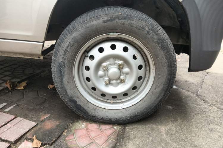 Used Wuling Zhiguang 2013 1.0L Practical Version Right Front Wheel Hub
