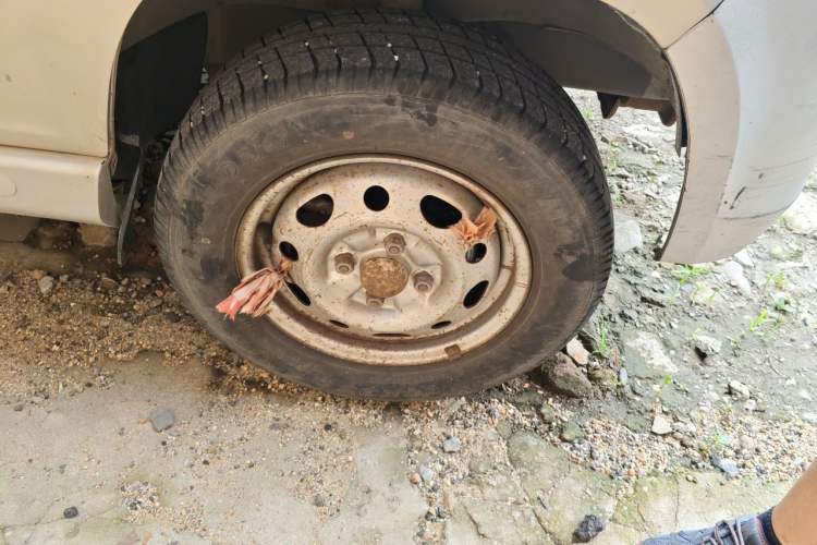 Used Wuling Zhiguang 2013 1.0L Practical Version Right Front Wheel Hub