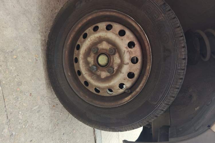 Used Wuling Zhiguang 2013 1.0L Practical Version Right Front Wheel Hub