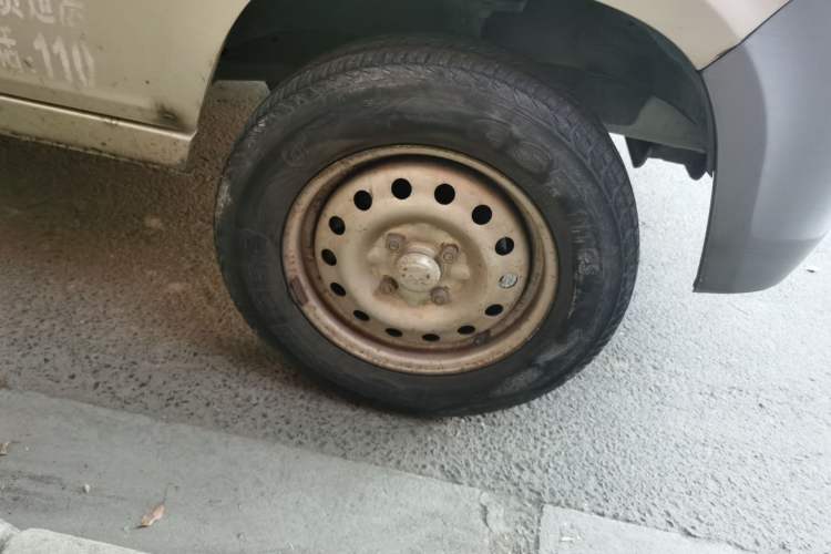 Used Wuling Zhiguang 2013 1.0L Practical Version Right Front Wheel Hub