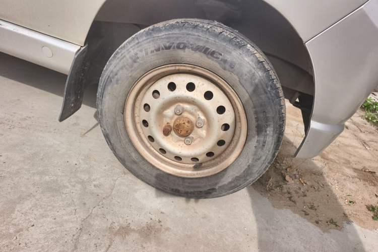 Used Wuling Zhiguang 2013 1.0L Practical Version Right Front Wheel Hub