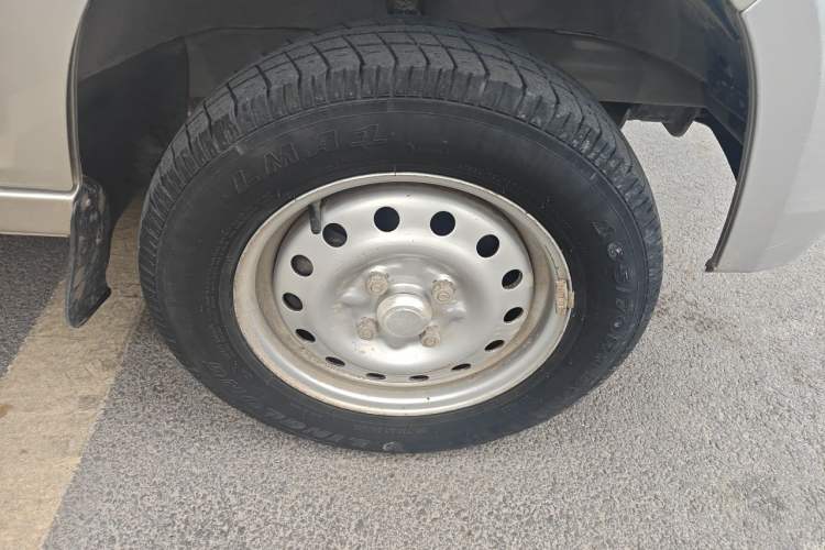 Used Wuling Zhiguang 2013 1.0L Practical Version Right Front Wheel Hub