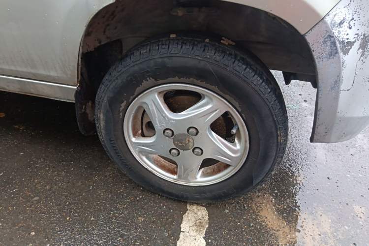 Used Wuling Zhiguang 2013 1.0L Practical Version Right Front Wheel Hub