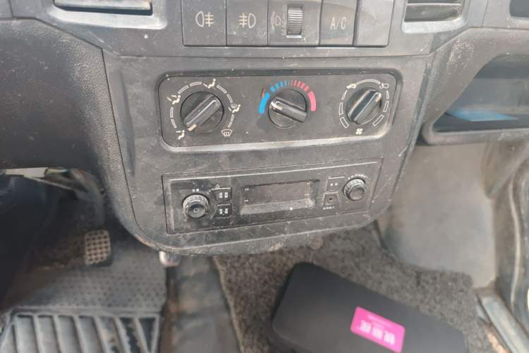 Used Wuling Zhiguang 2013 1.0L Practical Version Audio And AC Panel
