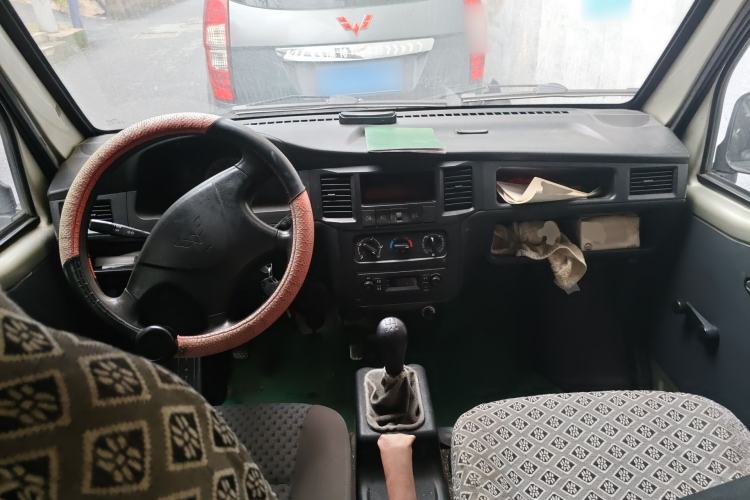 Used Wuling Zhiguang 2013 1.0L Practical Version Center Console