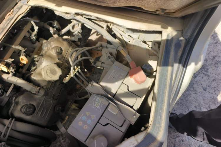 Used Wuling Zhiguang 2013 1.0L Practical Version Engine Bay Left