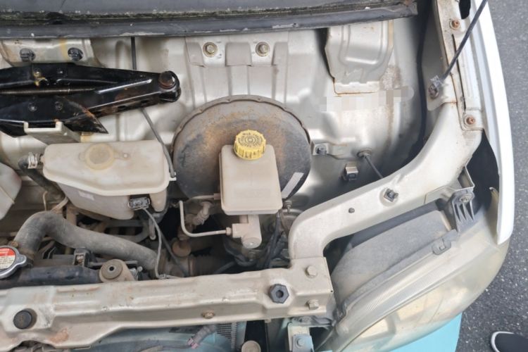 Used Wuling Zhiguang 2013 1.0L Practical Version Engine Bay Left