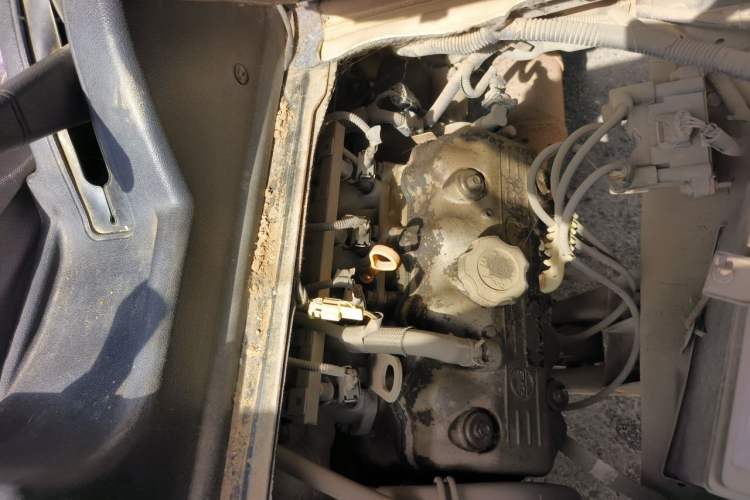 Used Wuling Zhiguang 2013 1.0L Practical Version Engine Bay Right
