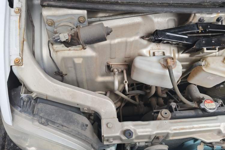 Used Wuling Zhiguang 2013 1.0L Practical Version Engine Bay Right