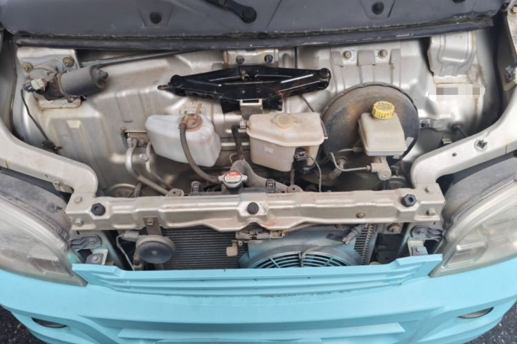 Used Wuling Zhiguang 2013 1.0L Practical Version Engine Bay