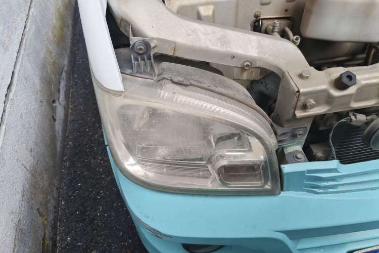 Used Wuling Zhiguang 2013 1.0L Practical Version Right Front Headlight