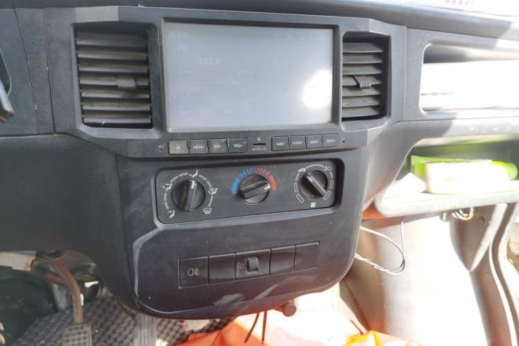 Used Wuling Zhiguang 2013 1.0L Practical Version Audio And AC Panel