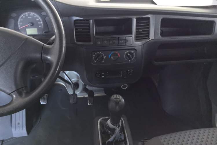 Used Wuling Zhiguang 2013 1.0L Practical Version Audio And AC Panel