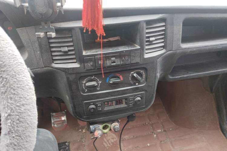 Used Wuling Zhiguang 2013 1.0L Practical Version Audio And AC Panel
