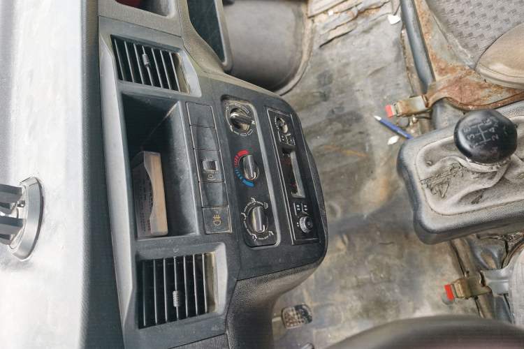 Used Wuling Zhiguang 2013 1.0L Practical Version Audio And AC Panel