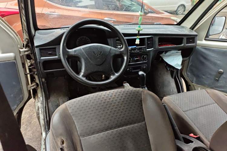 Used Wuling Zhiguang 2013 1.0L Practical Version Center Console
