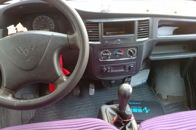 Used Wuling Zhiguang 2013 1.0L Practical Version Center Console