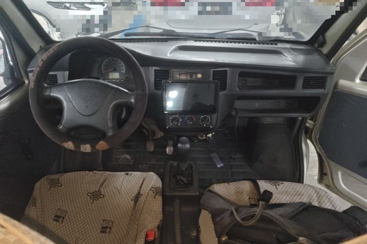 Used Wuling Zhiguang 2013 1.0L Practical Version Center Console
