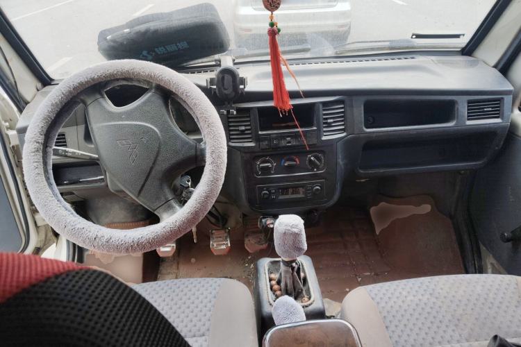 Used Wuling Zhiguang 2013 1.0L Practical Version Center Console