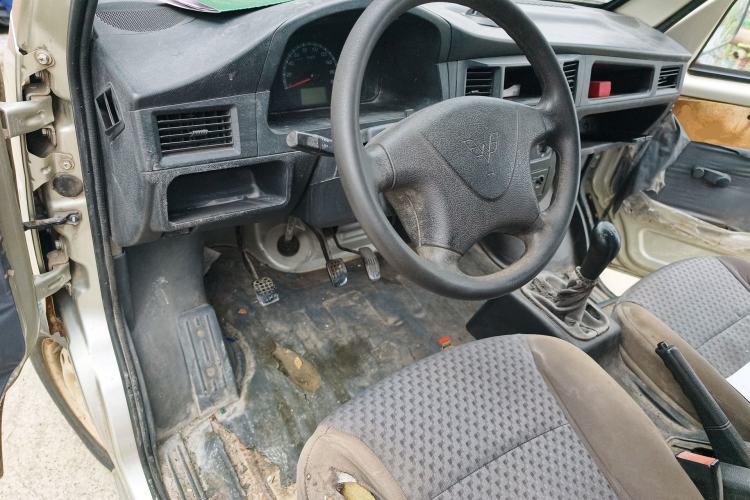 Used Wuling Zhiguang 2013 1.0L Practical Version Center Console