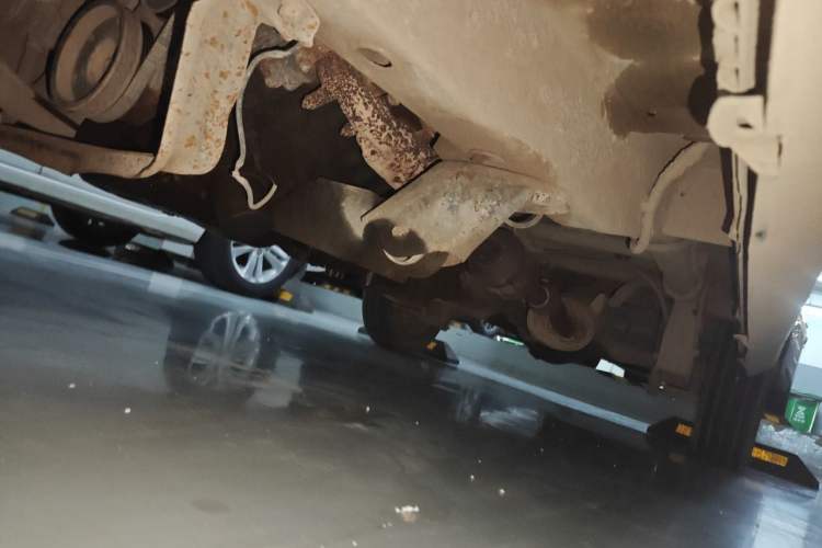 Used Wuling Zhiguang 2013 1.0L Practical Version Chassis Front Left